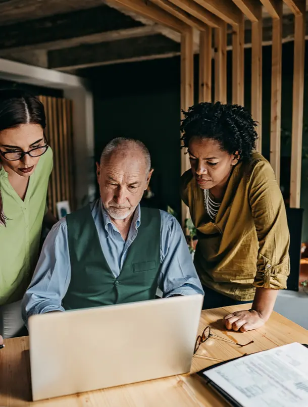 Tax return accountants assisting with SARS tax return submissions